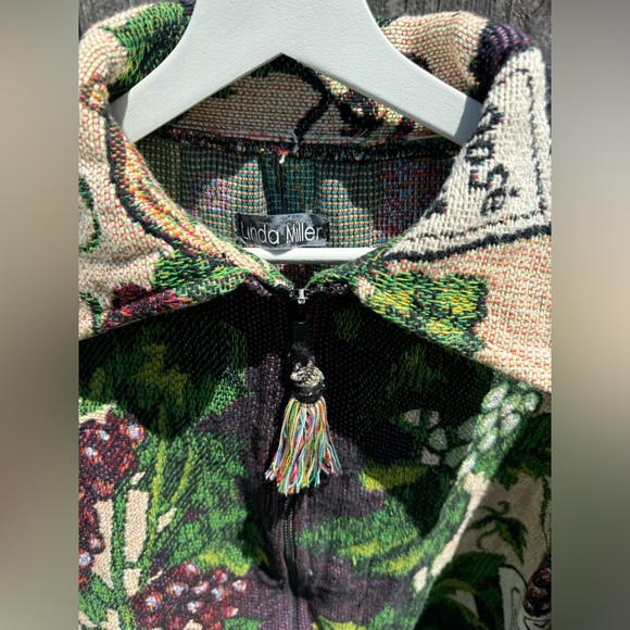 Vintage 90’s tapestry jacket by Linda Miller M/L wine motifs - Picture 4 of 8